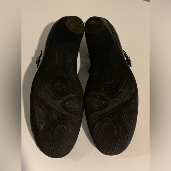 Black and White leather Mary Jane style
- Size 10 (41) - Picture 9 of 10